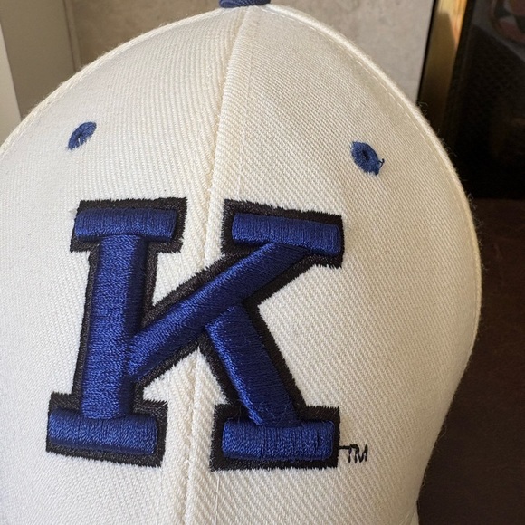 University of Kentucky Zephyr Cream and Blue Hat with Embroidered Logo size 7 - Picture 2 of 7